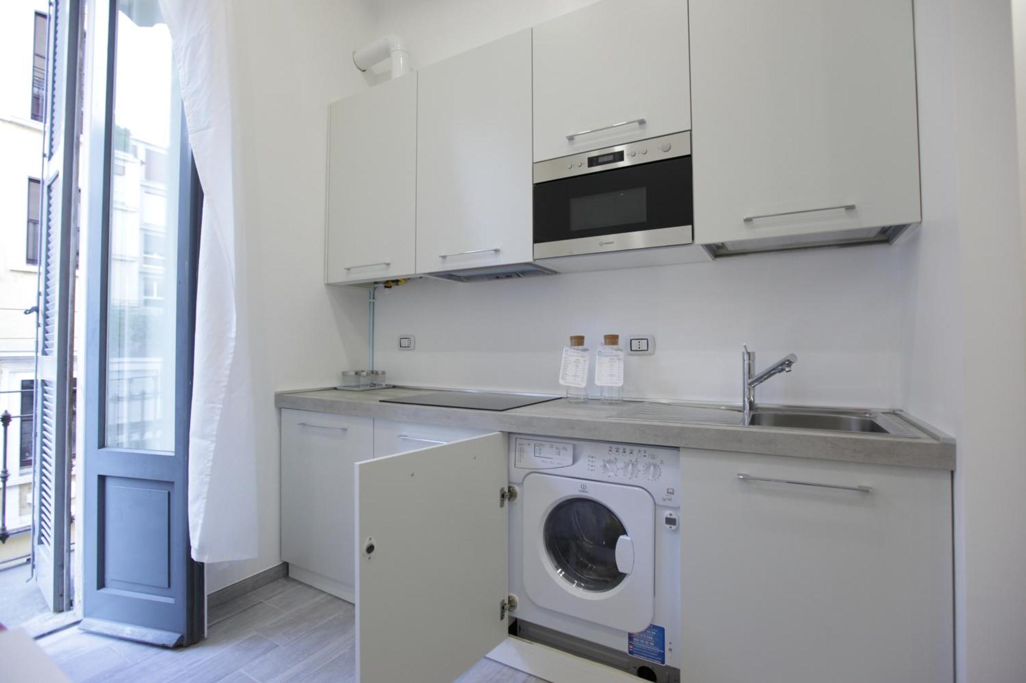 Amazing Apartment In City Center With Balcony Milaan Buitenkant foto