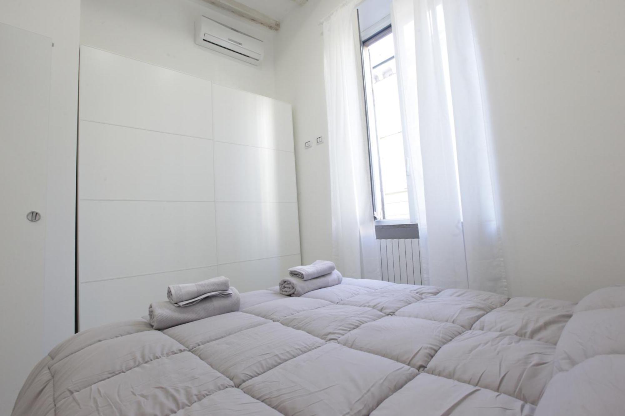 Amazing Apartment In City Center With Balcony Milaan Buitenkant foto