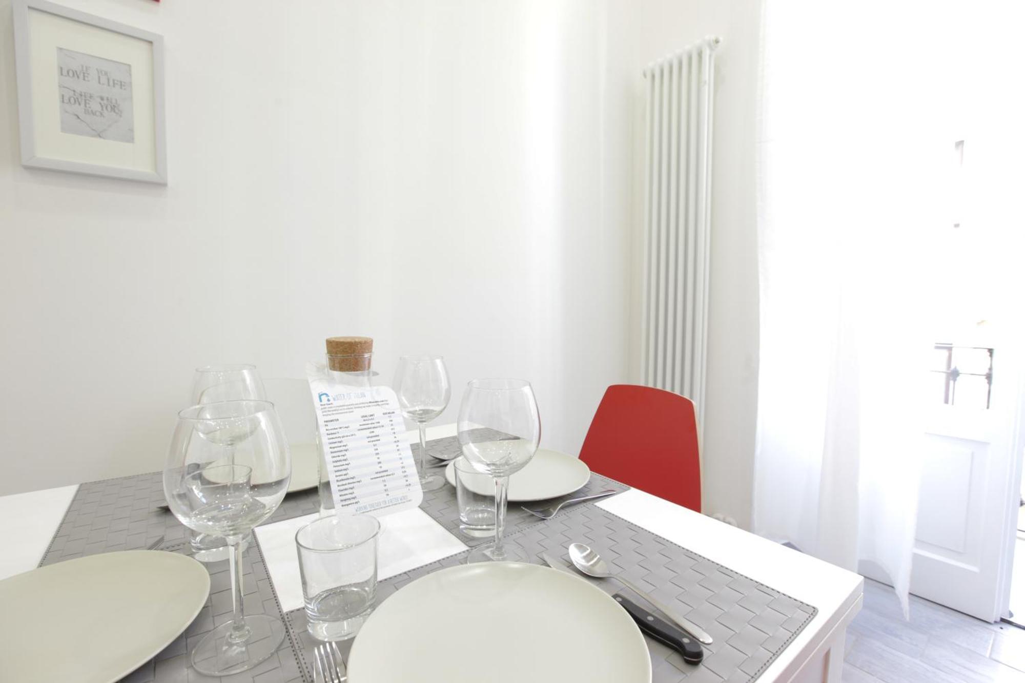 Amazing Apartment In City Center With Balcony Milaan Buitenkant foto